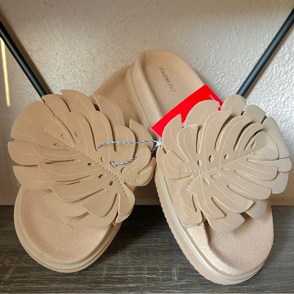 FARM RIO Monstera Leaf Anatomical Slide Sandals in Almond - Picture 3 of 8
